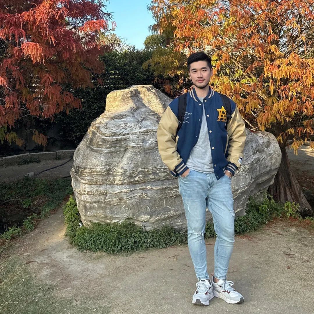 190CM 壮汉自拍照穿太少，络腮胡真性感！