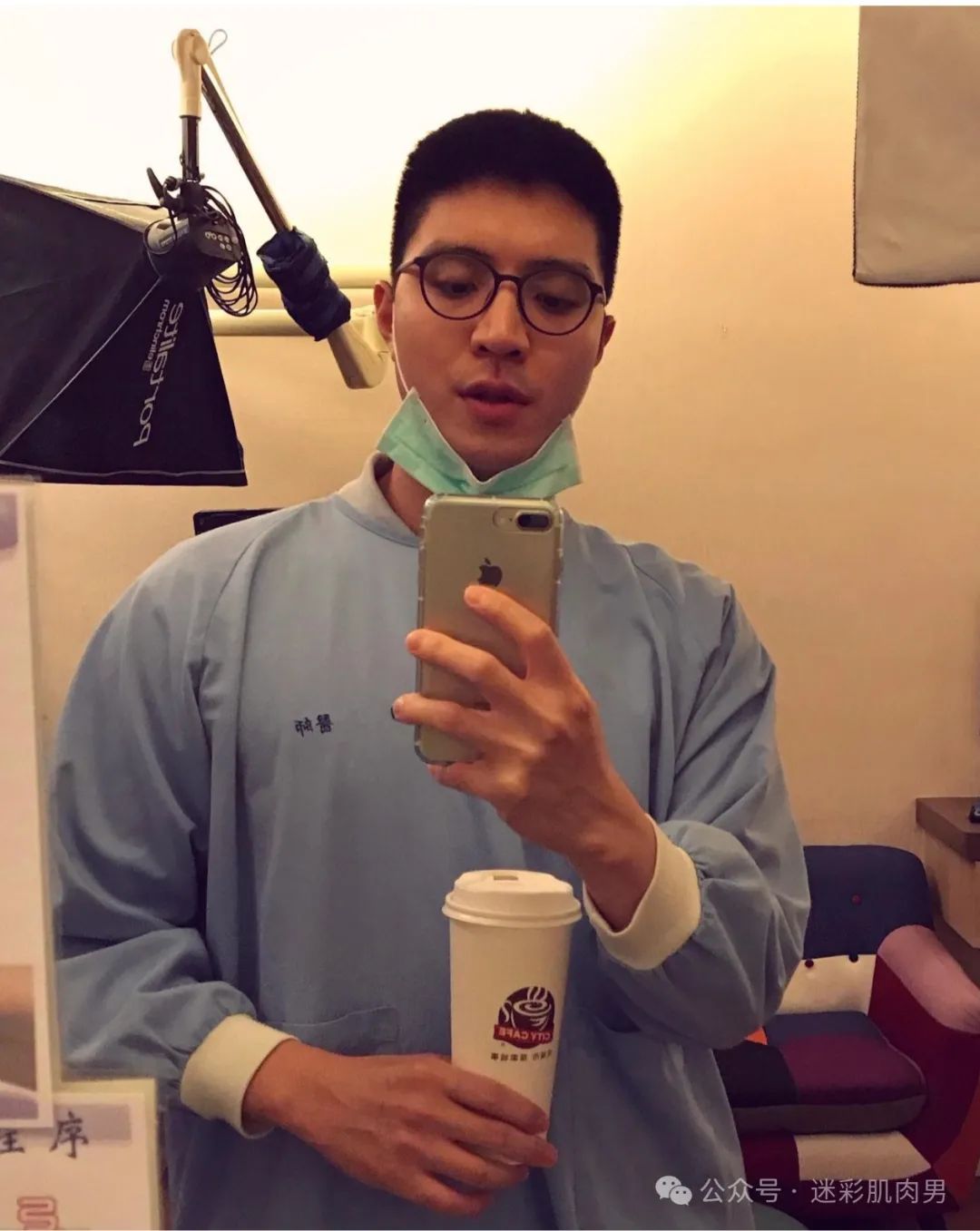寸头肌肉男医生脱啦，想找他体检！