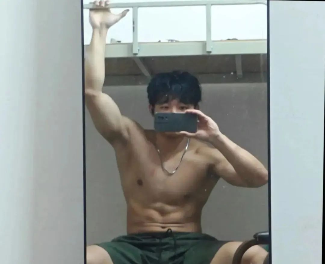 18 的肌肉男大