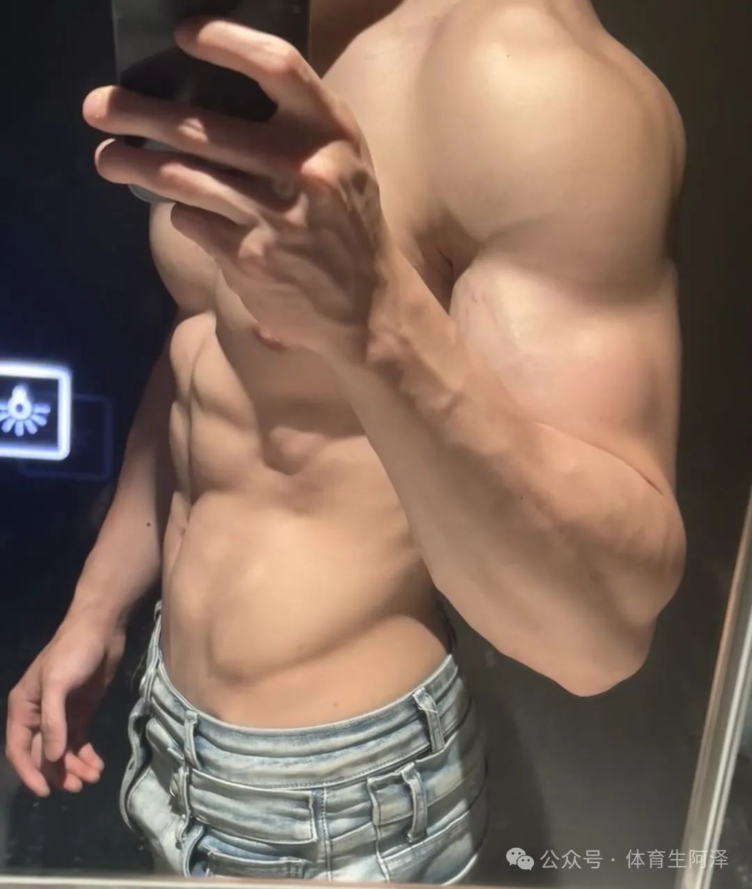 185 体育生腹肌男大，大尺度写真全见版，超级诱惑.......