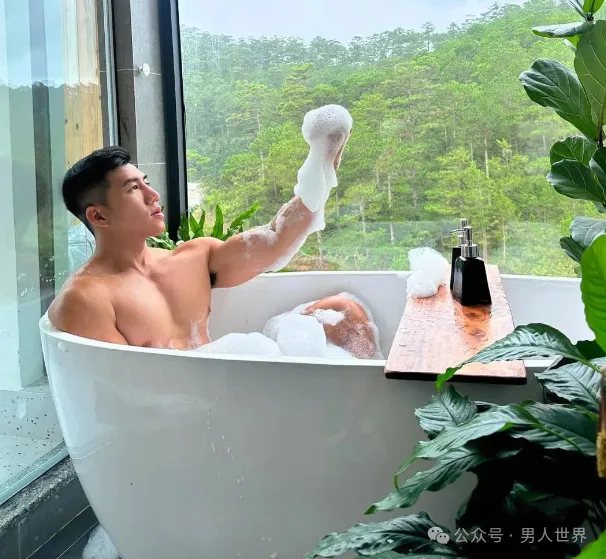 钻石大包和胸肌太强了！189cm 壮汉，