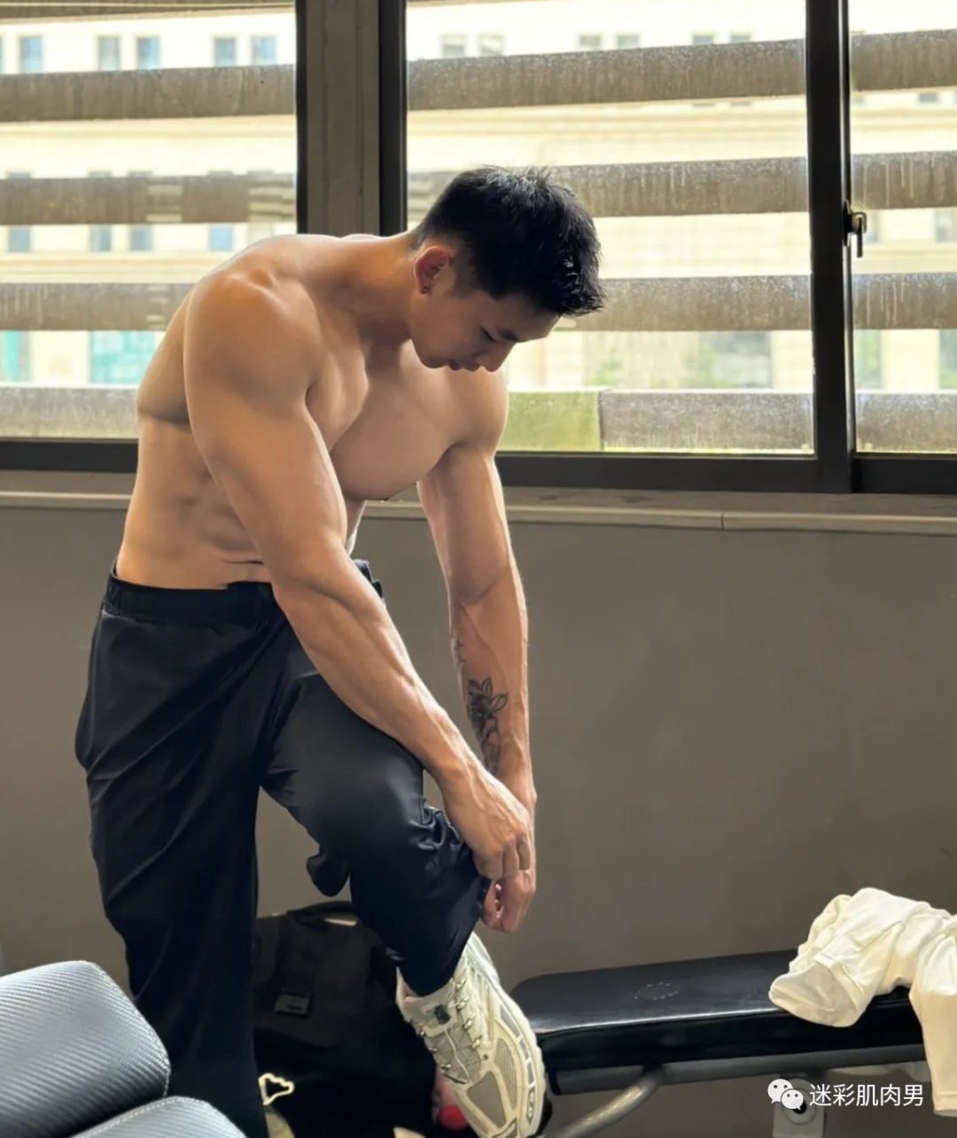 185CM 健身肌肉壮男，怎么能拿下他？