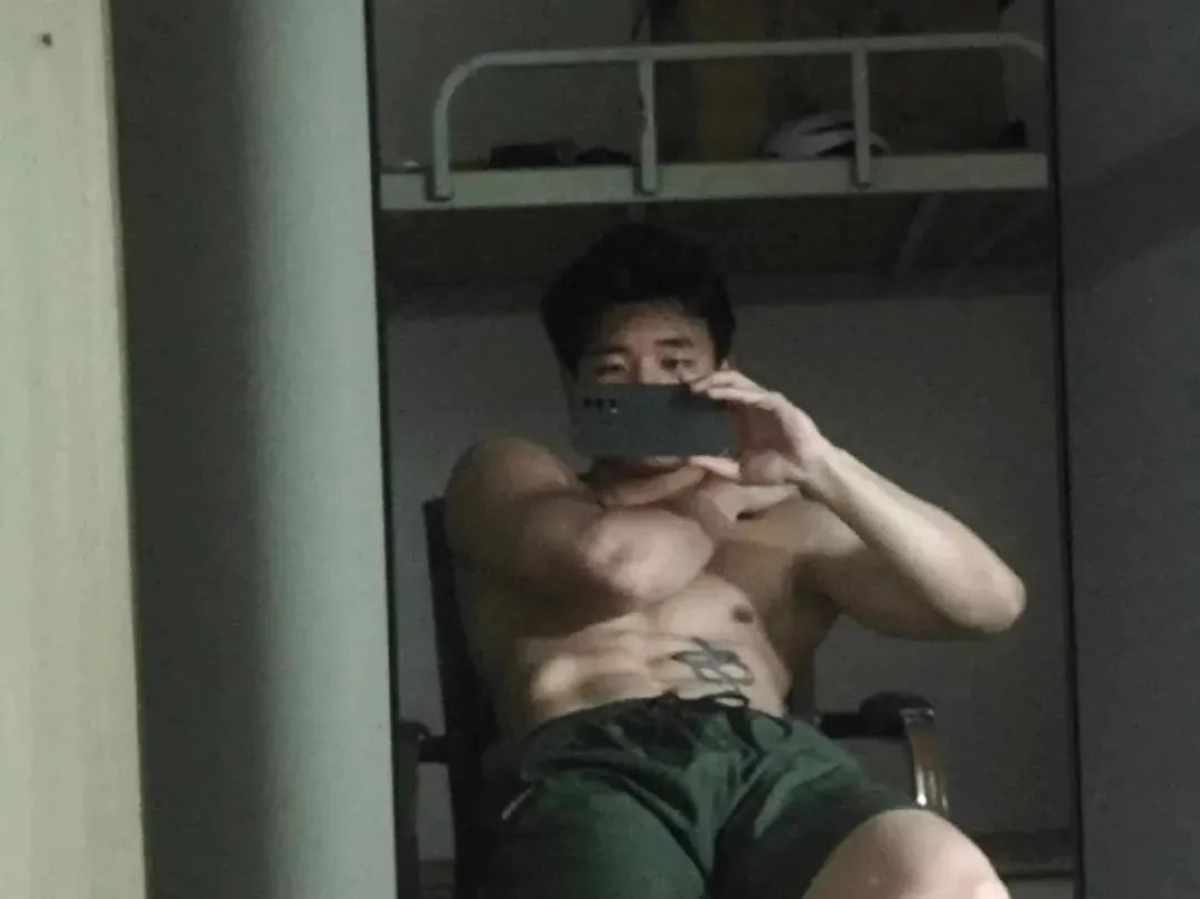18 的肌肉男大