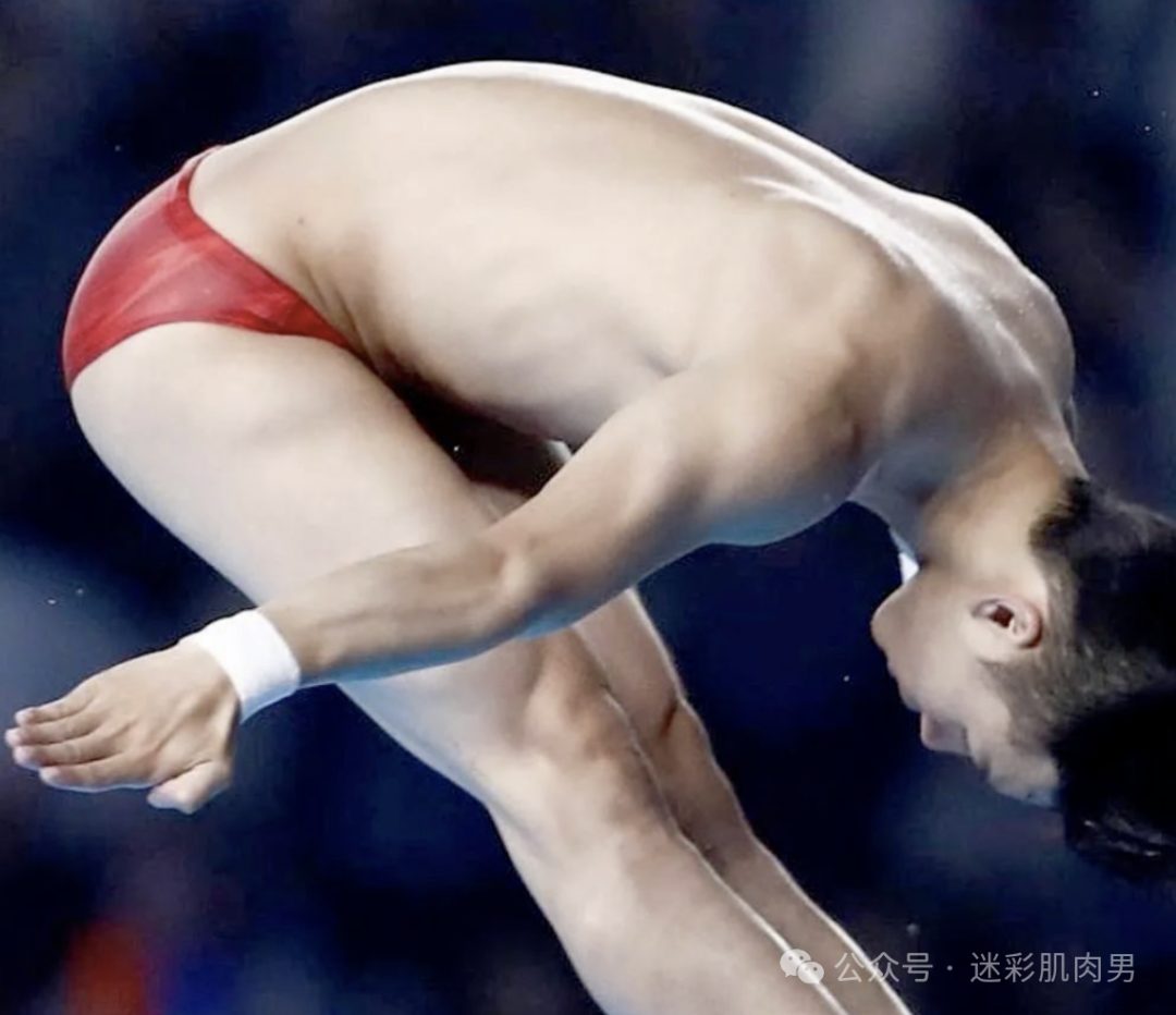 陈艾森被摸胸肌？大汗淋漓的样子太 MAN 真好看！