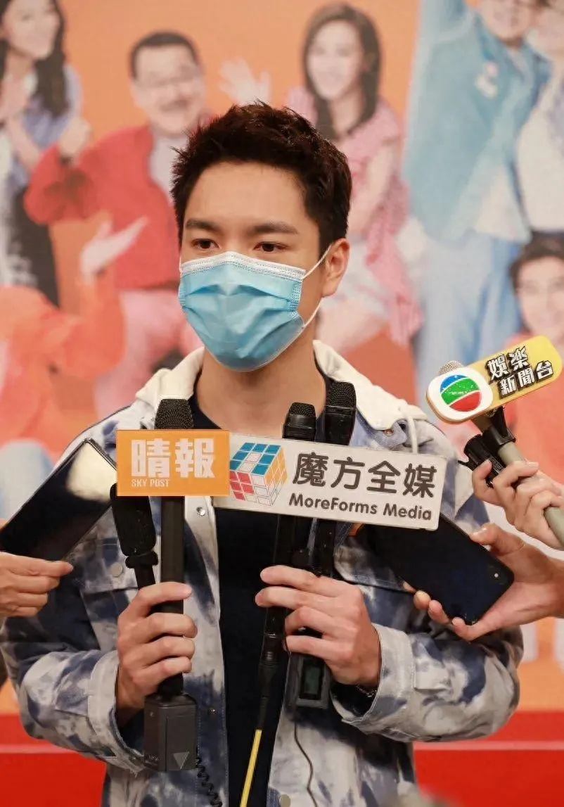 23 岁鲜肉男星洗澡拍视频推上曝光！真好看！