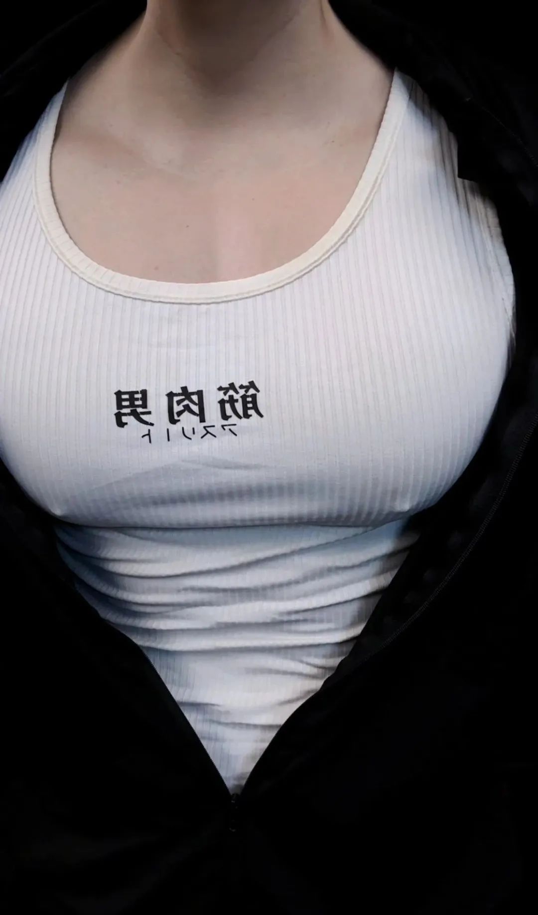 男生练出大胸肌能干嘛？这是我见过最骚的操作......