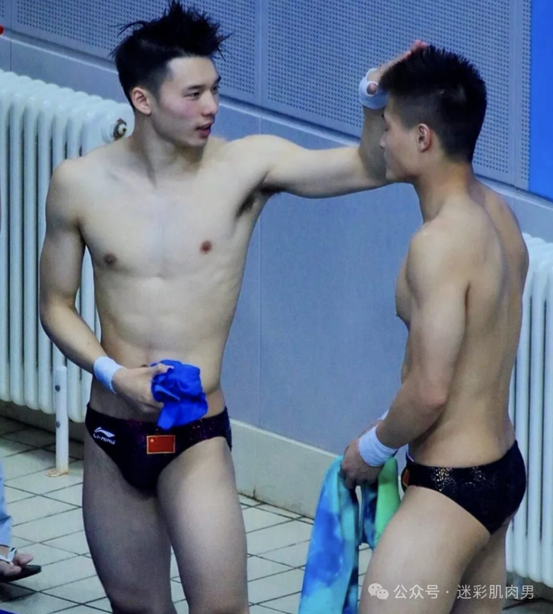 陈艾森被摸胸肌？大汗淋漓的样子太 MAN 真好看！