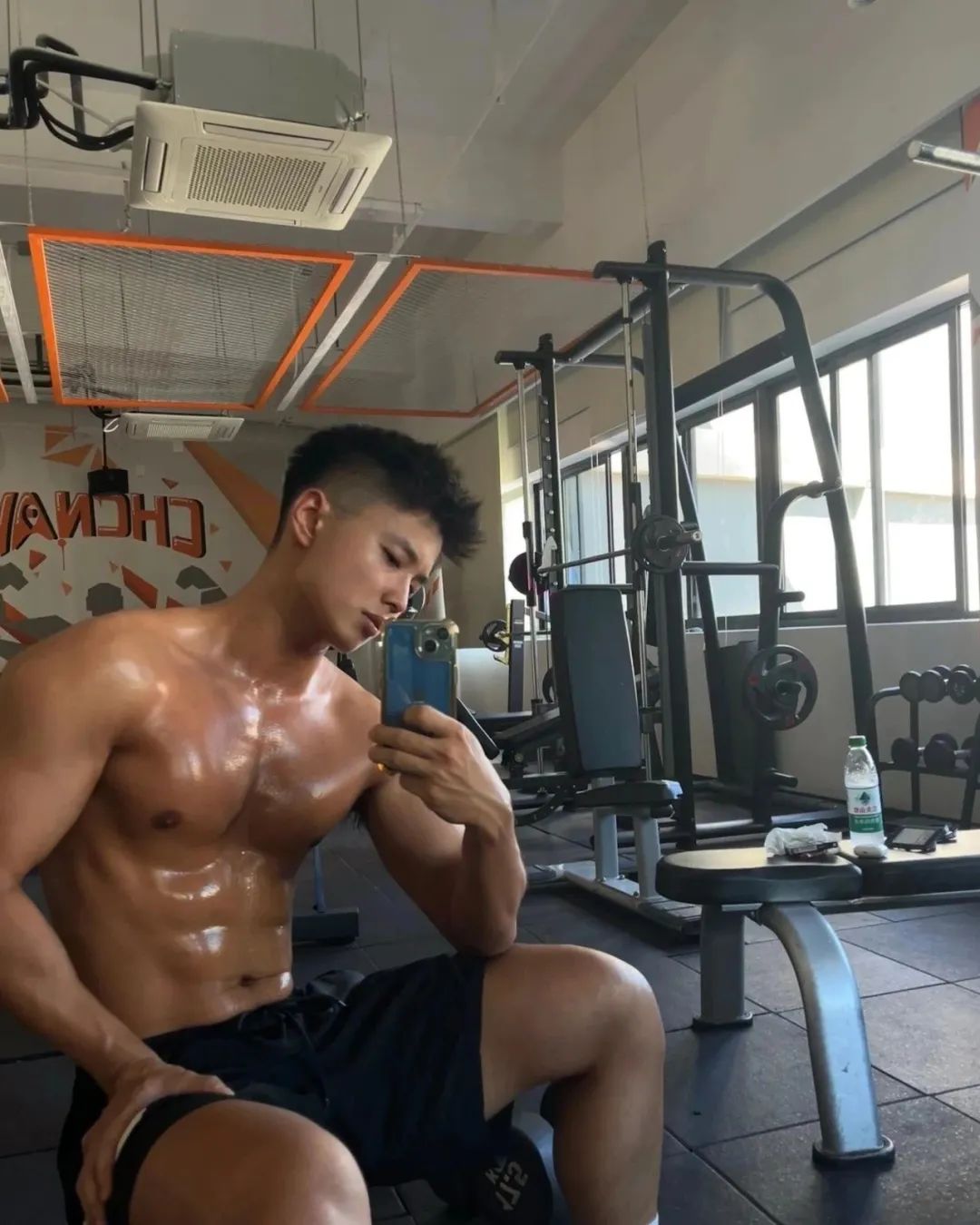 178cm 黑皮荷尔蒙十足肌肉小哥