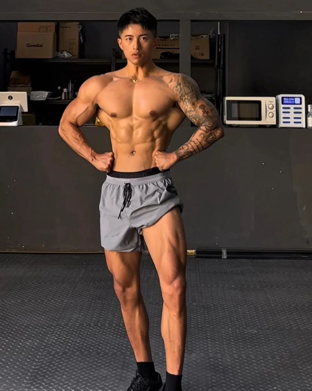 成都 180cm 粗大私教帅哥身材太顶了！