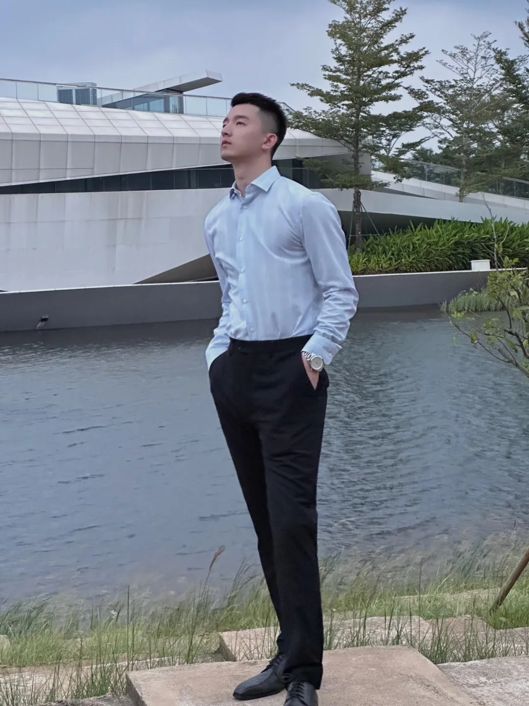 银行正装野生男穿运动裤太好看了！
