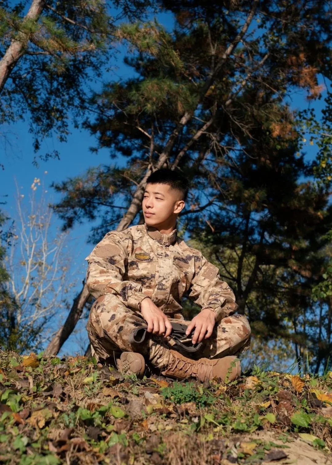 芦苇荡里的帅气寸头兵哥哥! 芦苇荡里的帅气寸头兵哥哥!