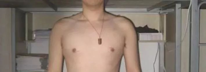 男生练出大胸肌能干嘛？这是我见过最骚的操作......
