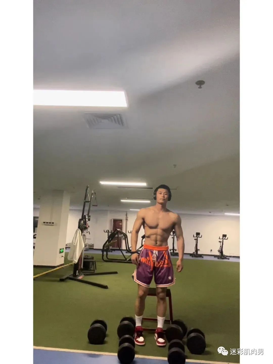 河北 185CM 迷彩教官腹毛自拍照？长的太好看了！
