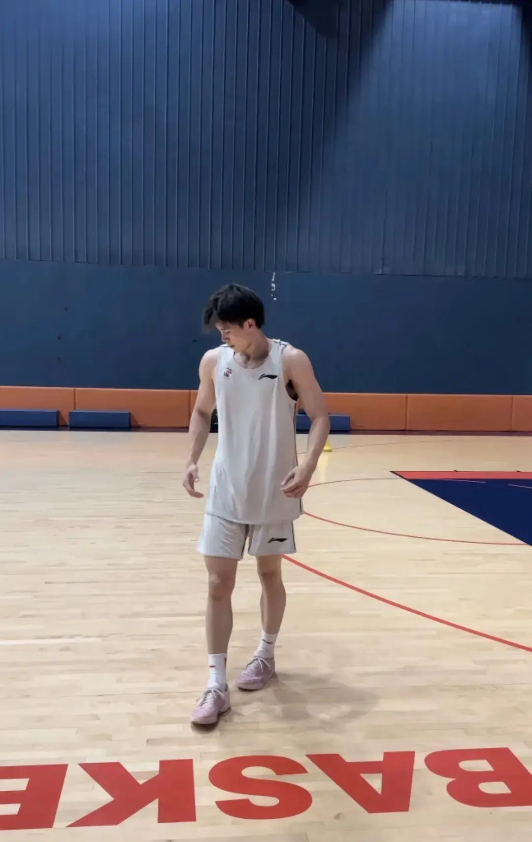 薄肌大一体育帅哥等被人带回家! 薄肌大一体育帅哥等被人带回家!