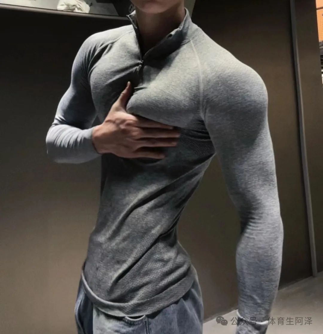 195 宽肩窄腰教官男友，学弟称承受不住，太疯狂了.......