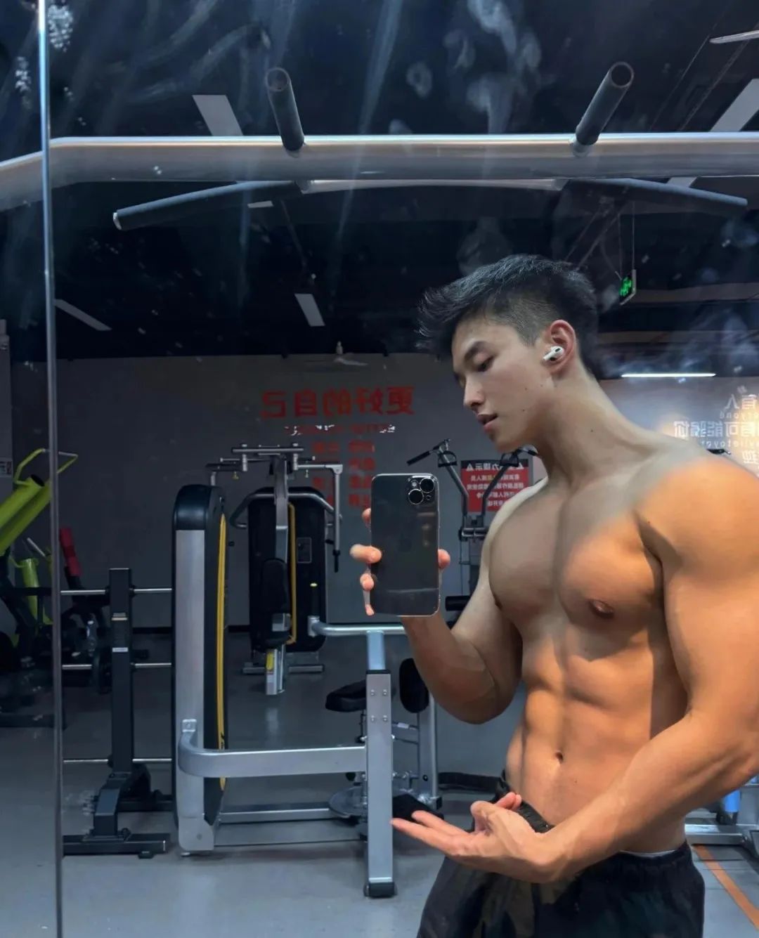 178cm 黑皮荷尔蒙十足肌肉小哥