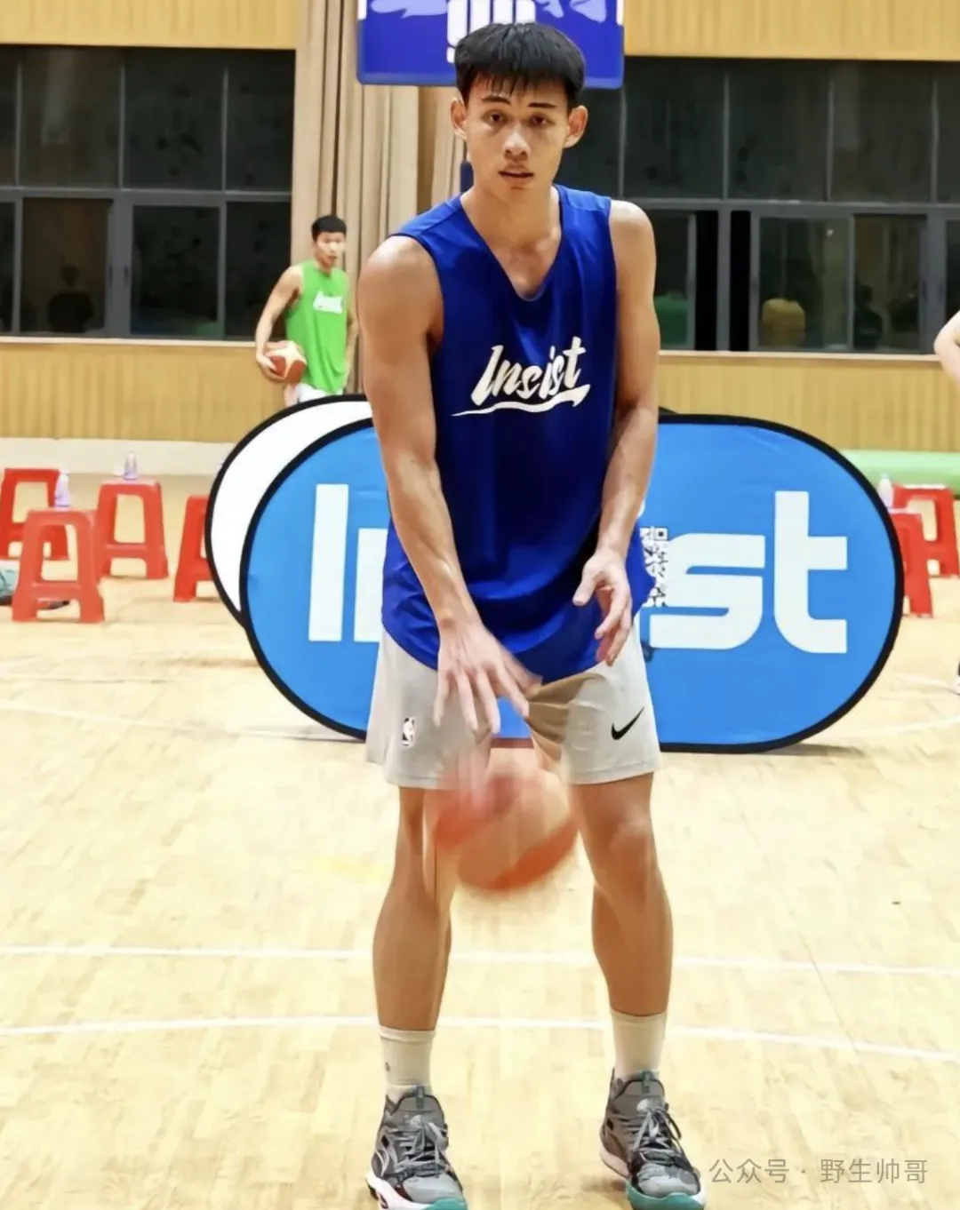 188CM 黑皮运动男大汗淋漓样子太爱了，长腿好强呀