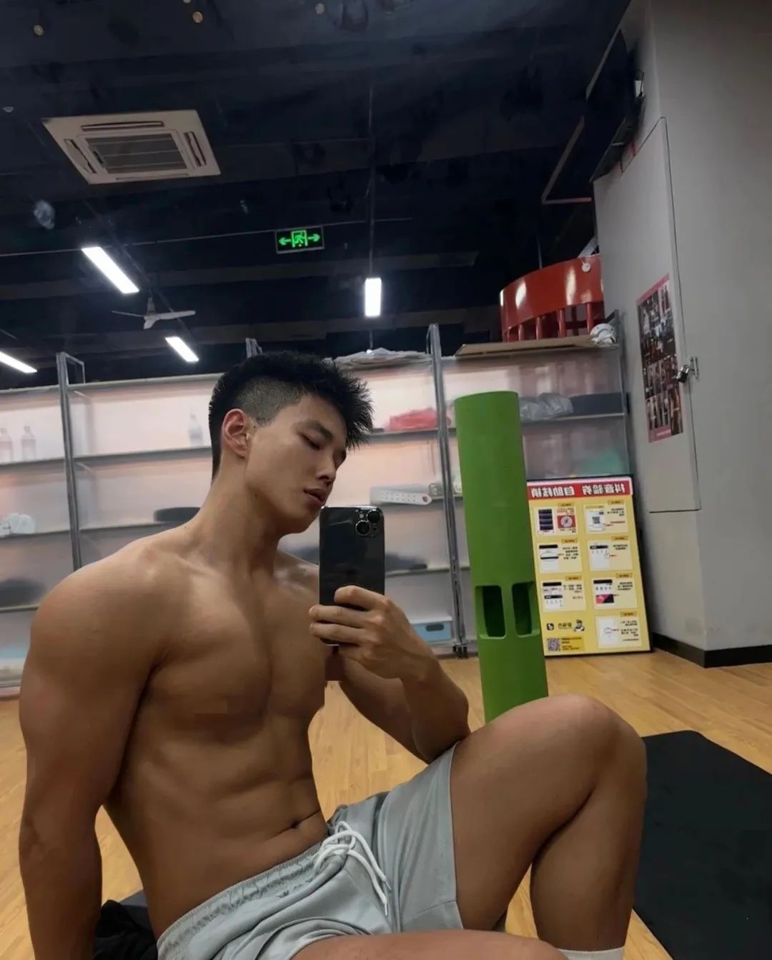 178cm 黑皮荷尔蒙十足肌肉小哥