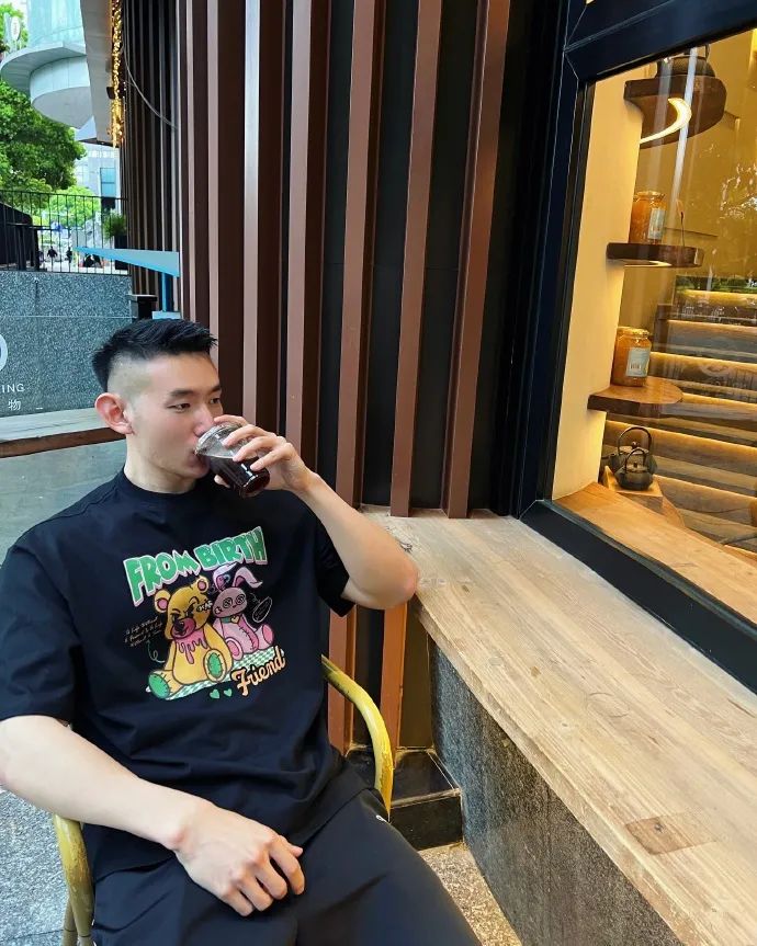 小蓝 X 推上 190cm 肌肉男时尚博主走红！