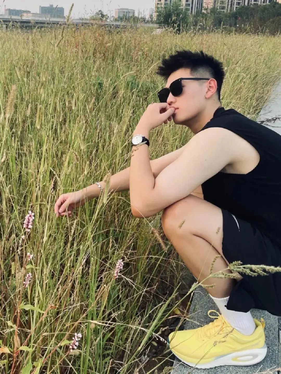 180cm 大男孩纯直男，只能做一！