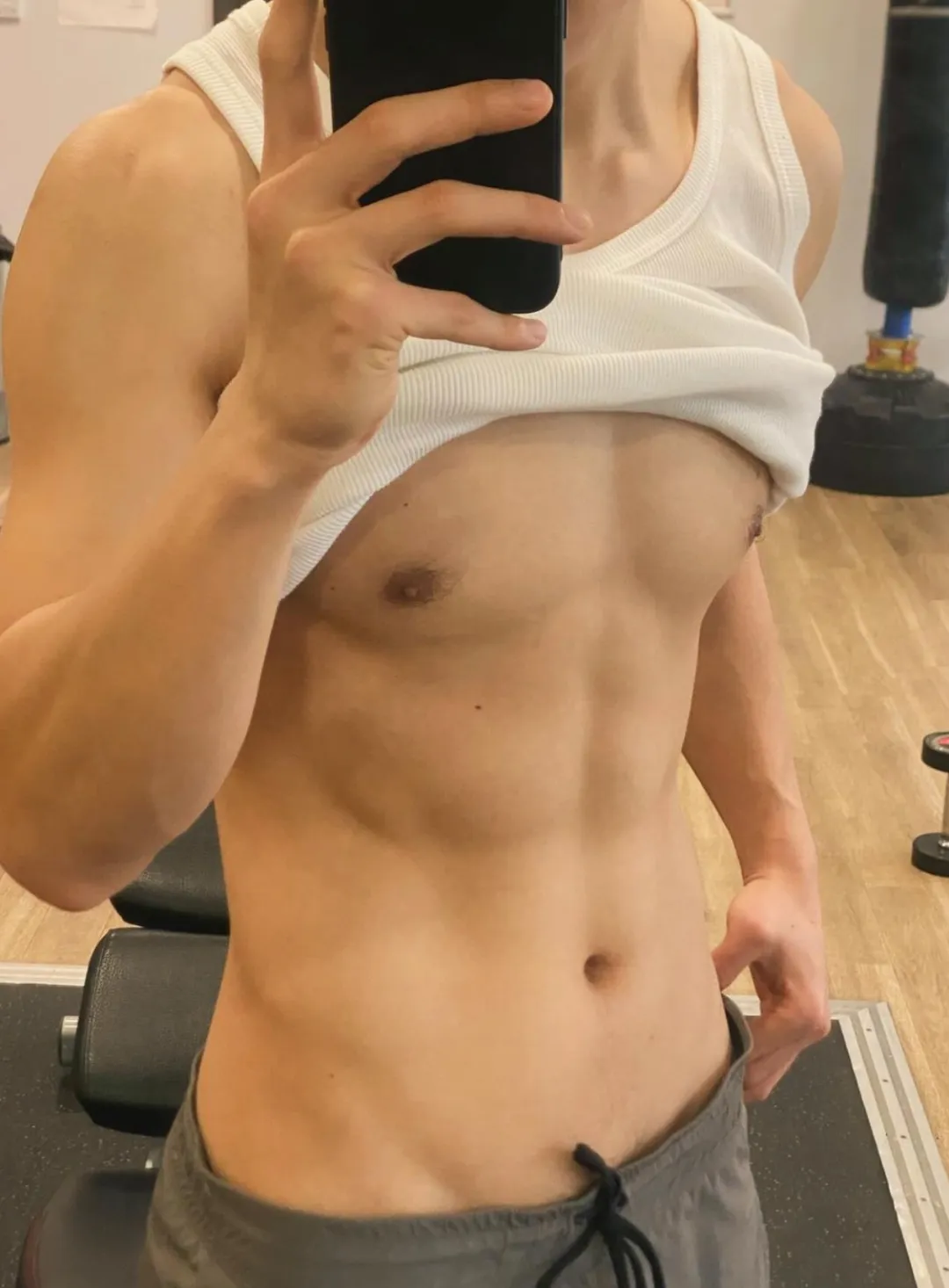 肌肉小奶狗落尔洛有多让人上头？！