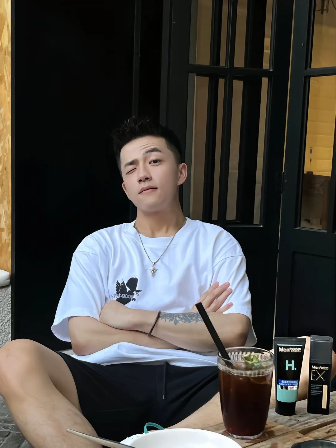 成都这枚体育老师又痞又帅！