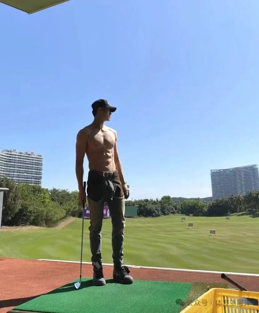 185 体育生腹肌男大，大尺度写真全见版，超级诱惑.......