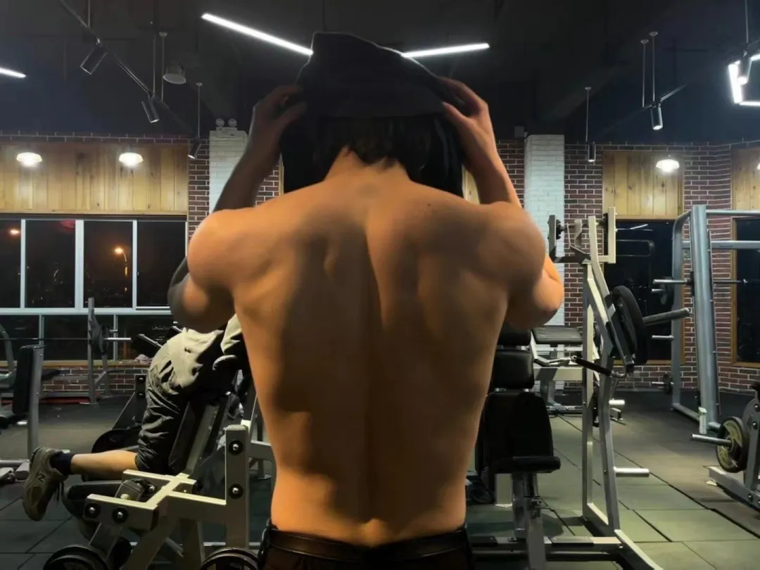 原本冲着侯明昊才追剧《大梦归离》，不料半路被 00 后男爱豆圈了粉！