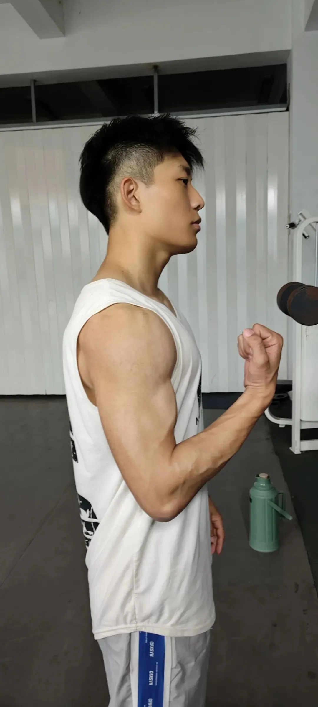 河北体育学院 18 岁男大，浴室自拍身材太完美！