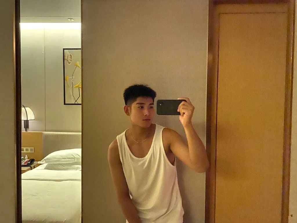西安体院的黑皮体育生居然去当演员了？？让人馋！