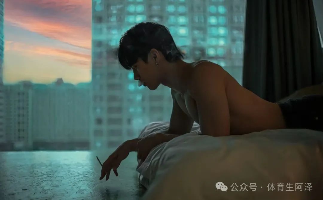 185 薄肌体育生全见版！八块腹肌别太诱惑........