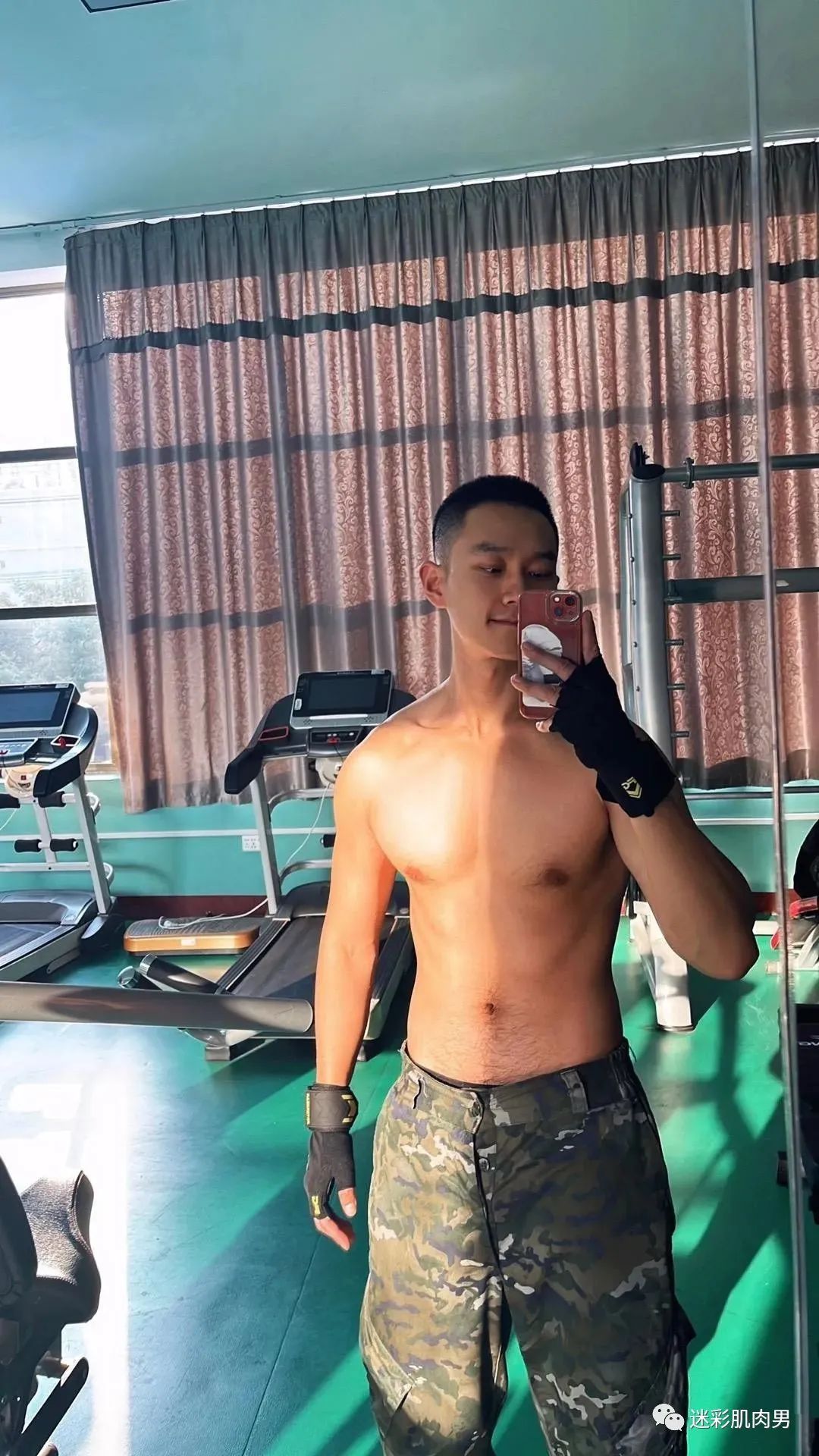 露内裤边西北汉子大兵哥腹毛太旺盛，吸引我了！！