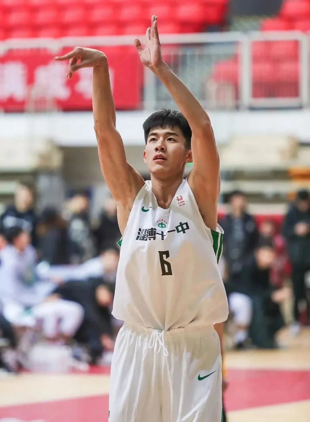 185CM 的篮球体育生男高太帅了！“山东大老公”！