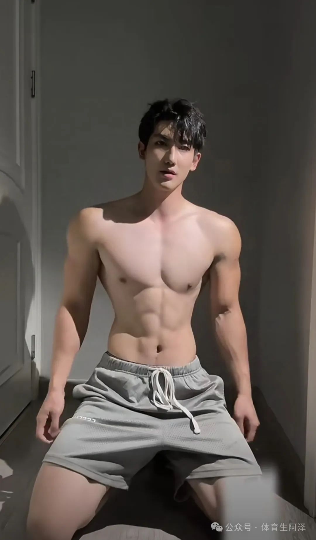 内娱最帅男美人鱼，八块腹肌男菩萨，别太爱......