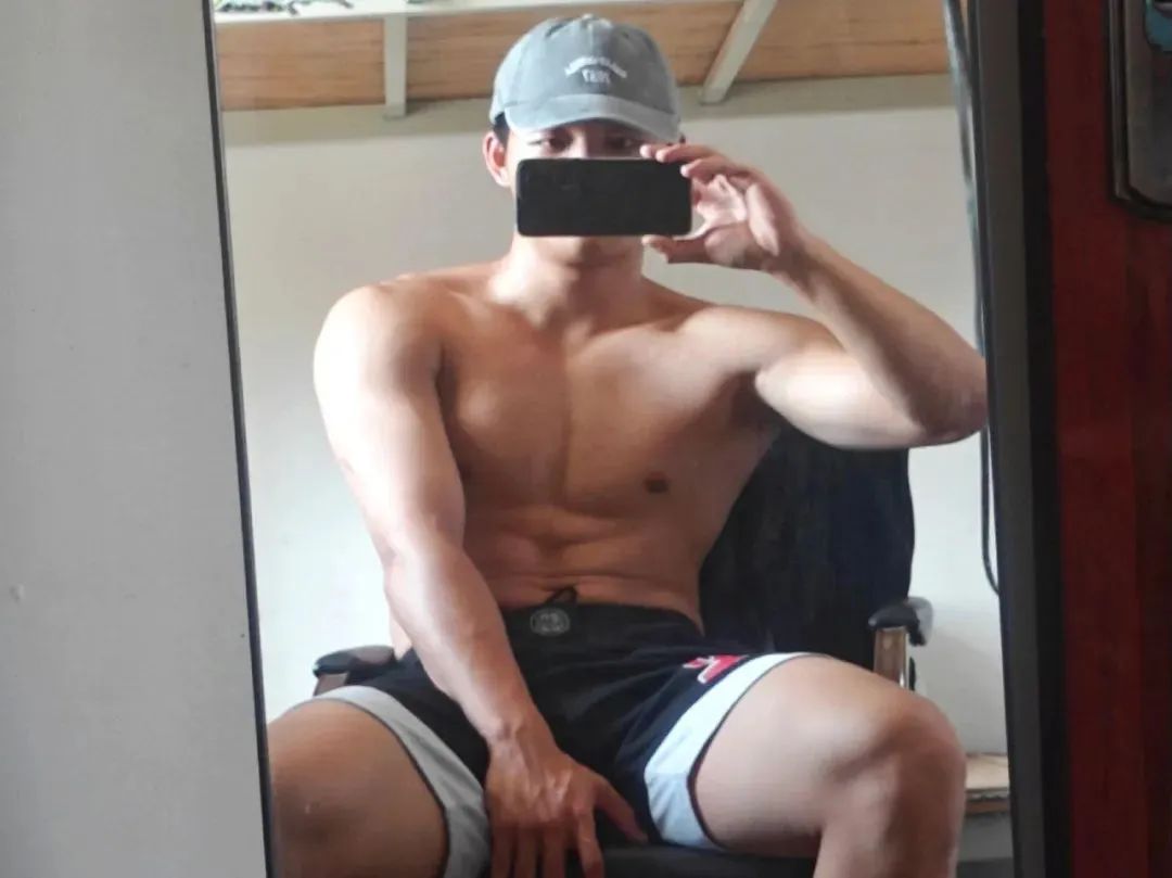 18 的肌肉男大