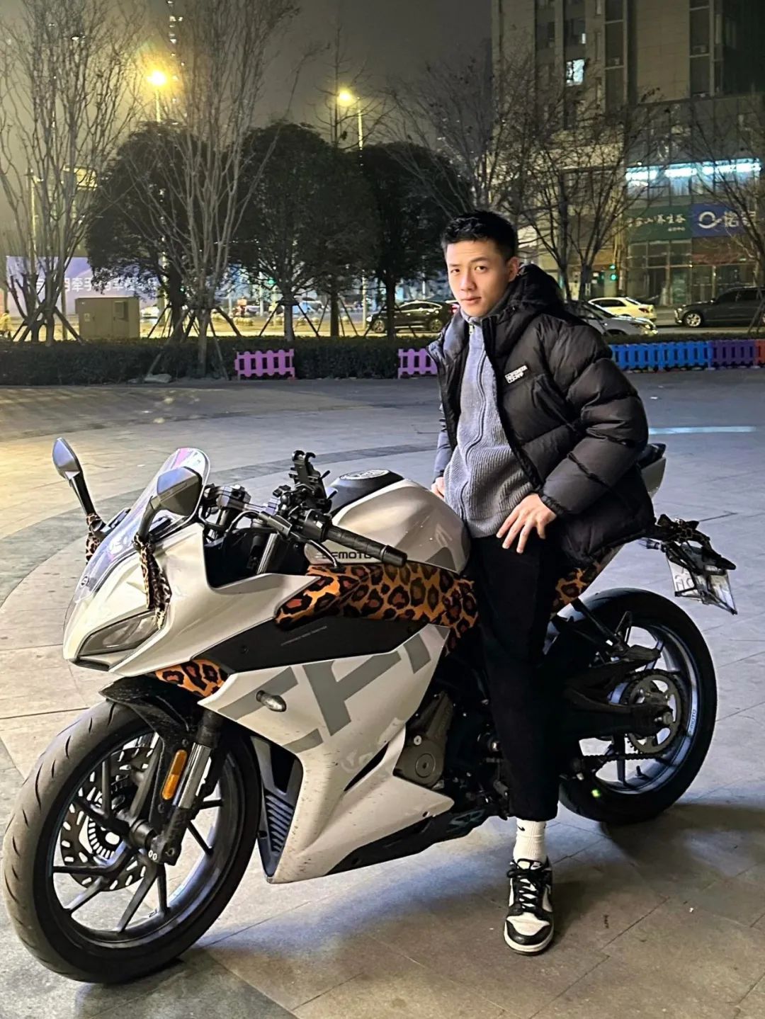 成都这枚体育老师又痞又帅！