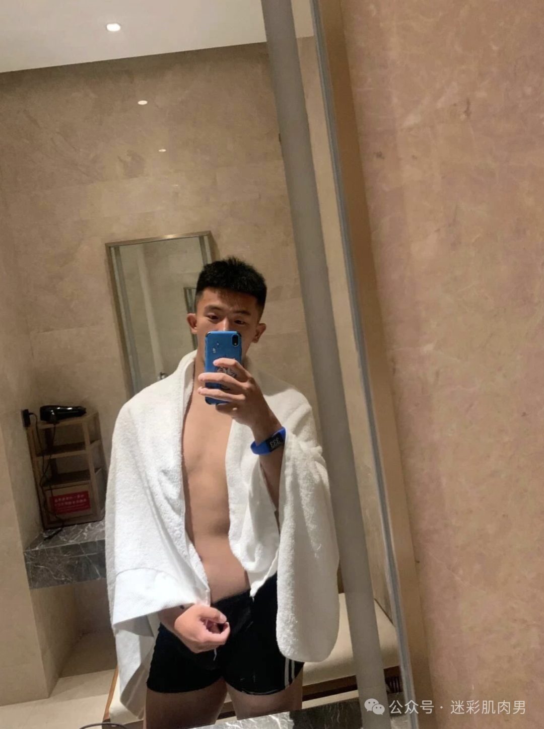 05 年的山东体育生 185CM 穿粉色短裤，谁能拒绝这样的！