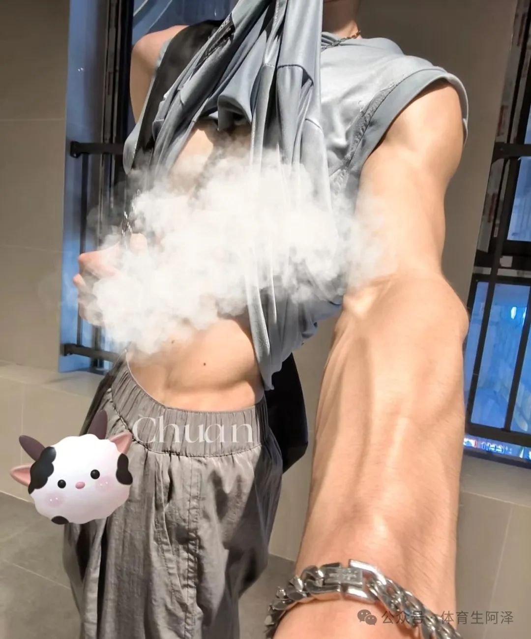 185 宽肩精壮体育生，宽肩窄腰，感觉全是蛮力，没有技巧........