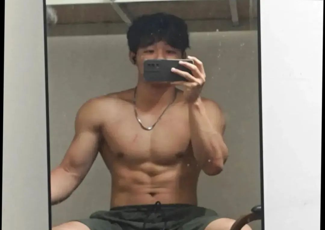 18 的肌肉男大