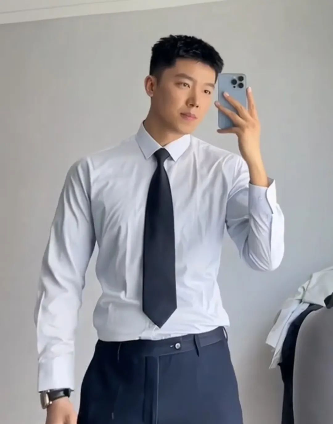 186CM 体育老师穿正装让人太心动！长的太帅了！