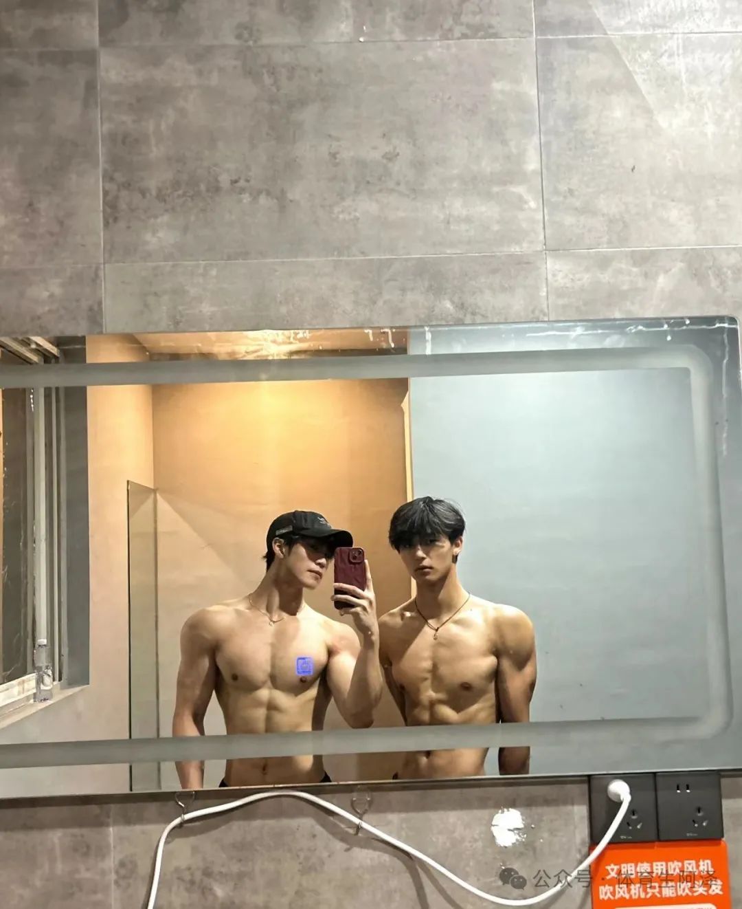 两位北体 185 体育生帅哥，高颜值，八块腹肌