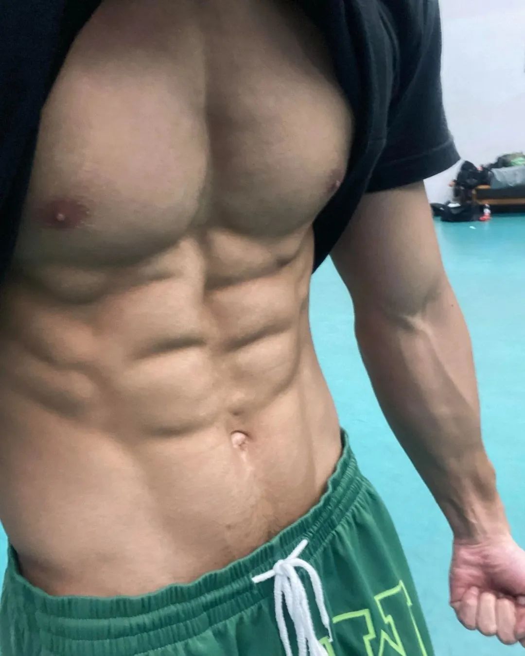 178cm 男大黑皮体育生校草八块腹肌太香了！