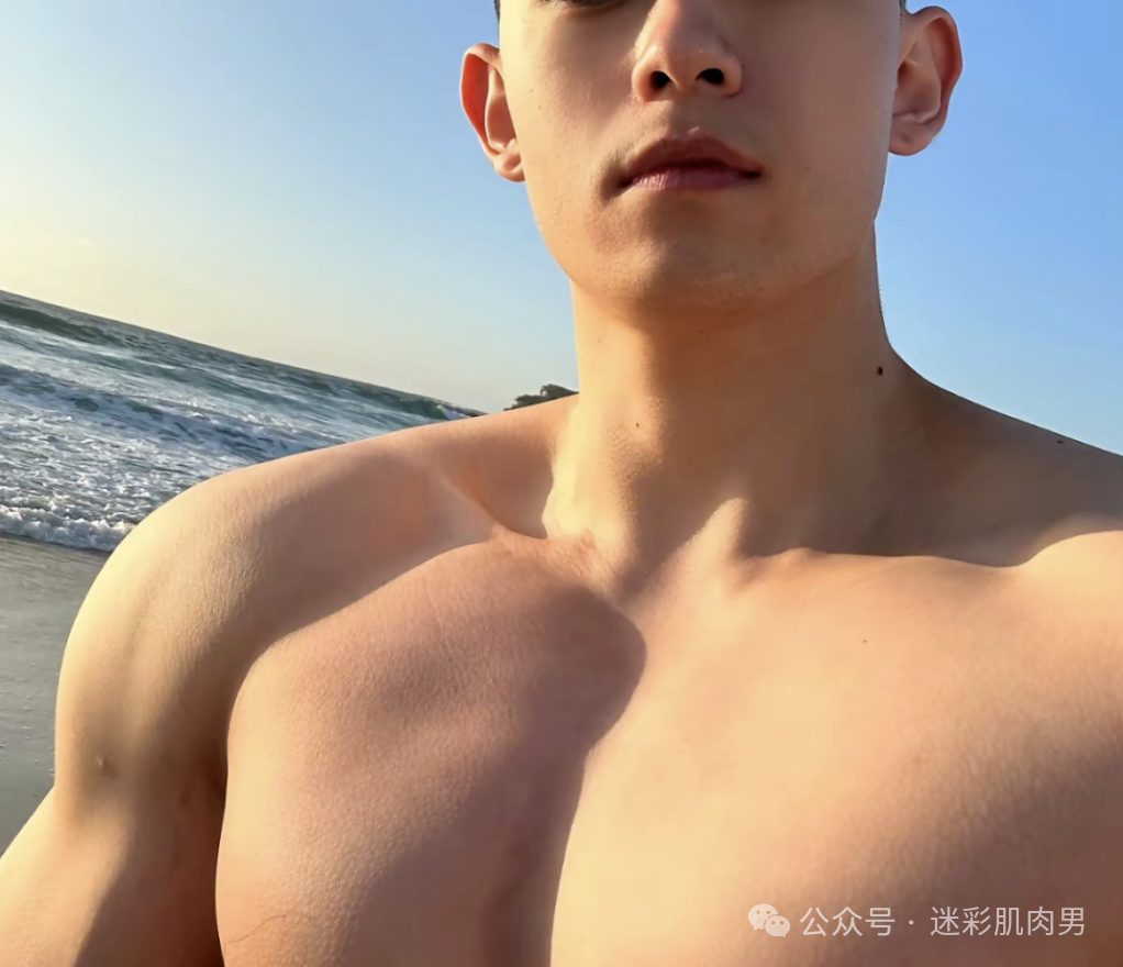 你们的新老公自拍来啦！这样穿长腿太勒了啊啊啊！