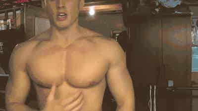 男生练出大胸肌能干嘛?这是我见过最骚的操作...... 男生练出大胸肌能干嘛?这是我见过最骚的操作......