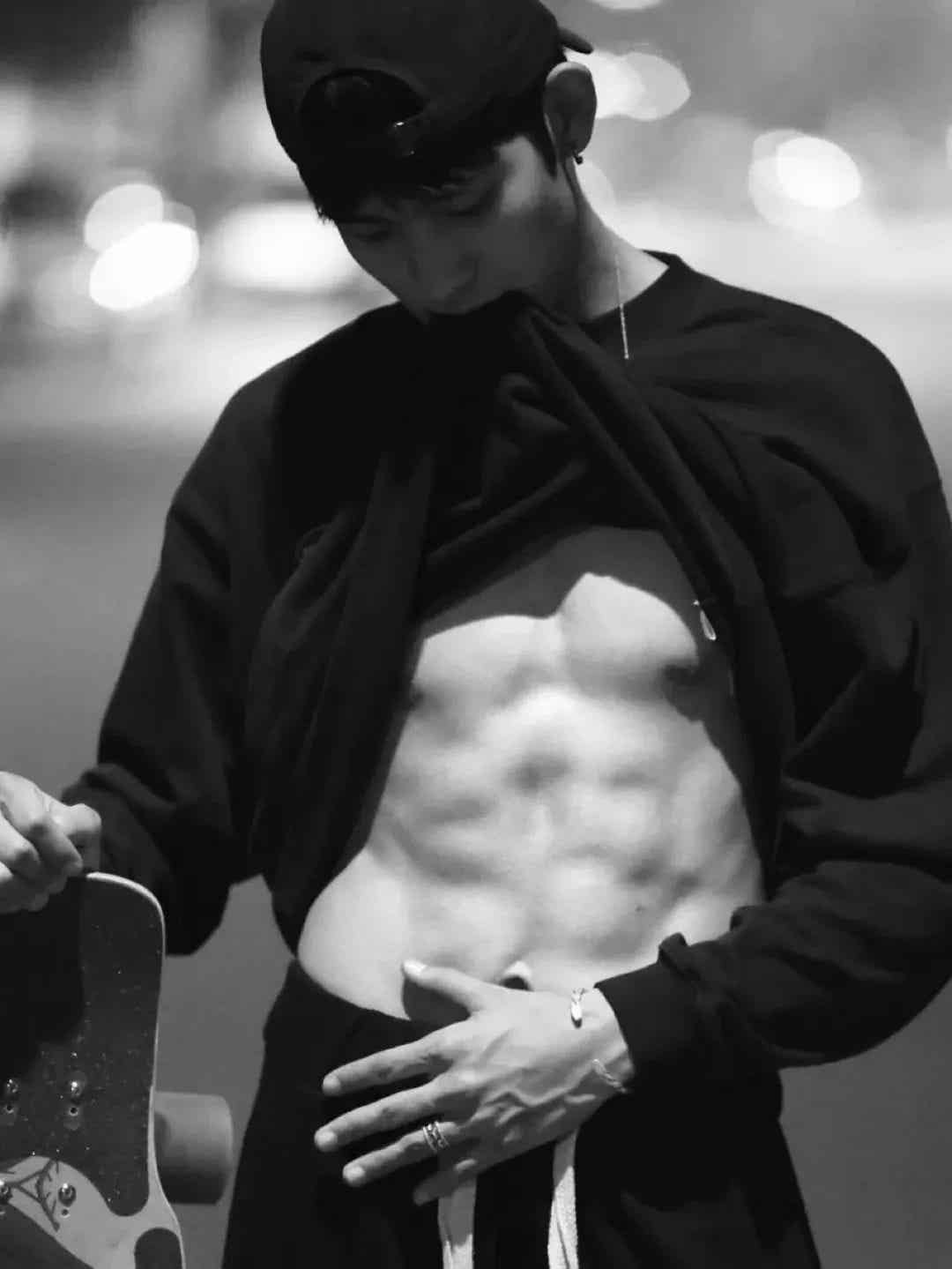 西安体院的黑皮体育生居然去当演员了？？让人馋！