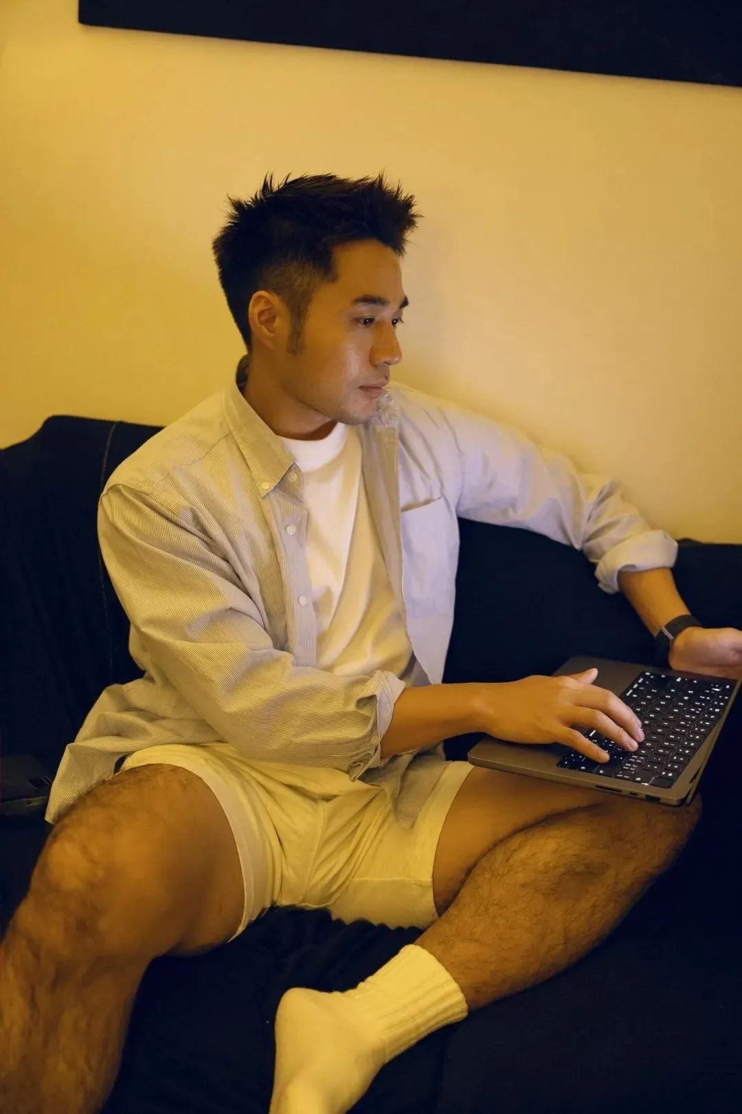 暗恋的黑皮白袜同事？