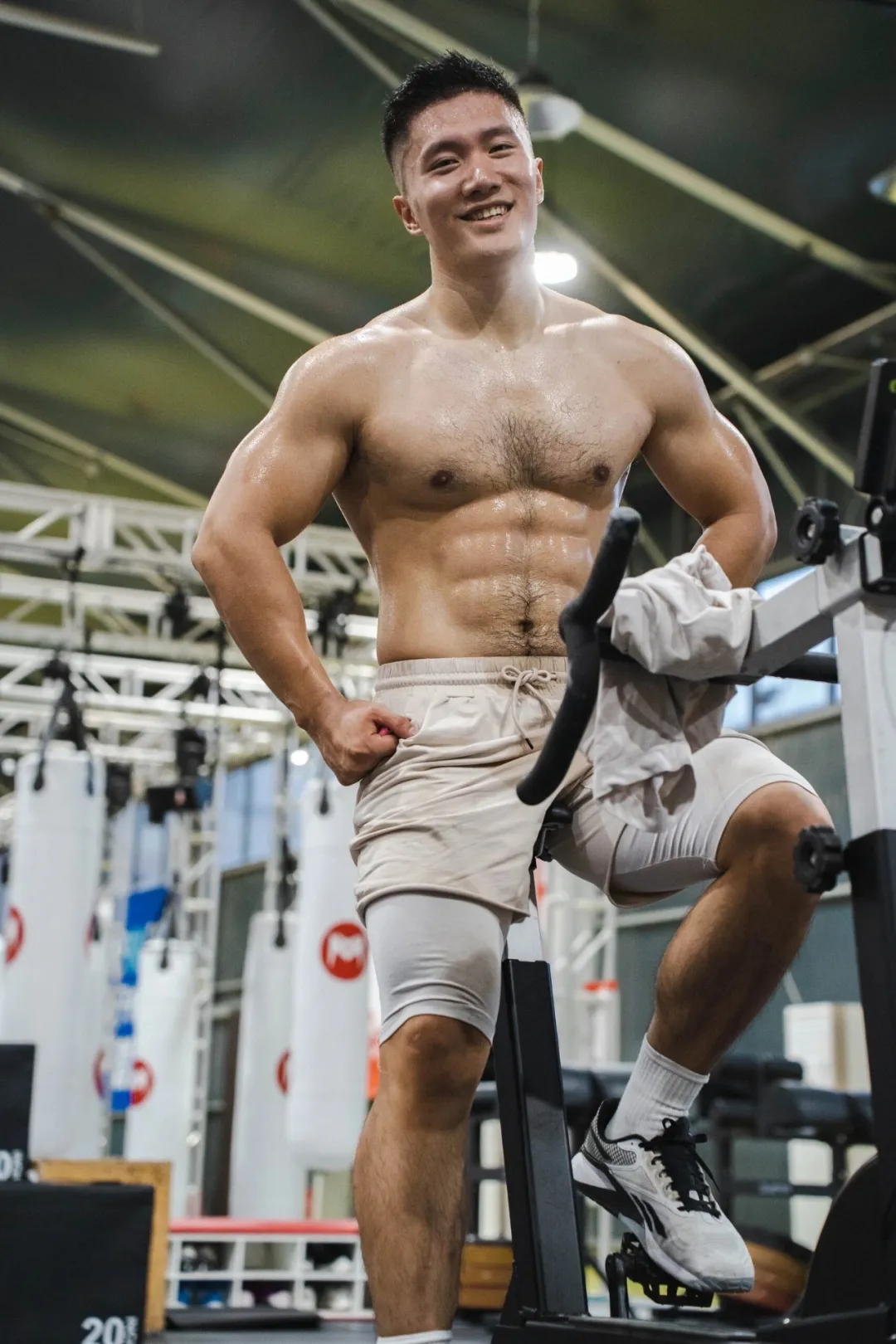 180CM 北京体育大学的肌肉男大，胸毛太茂盛了！