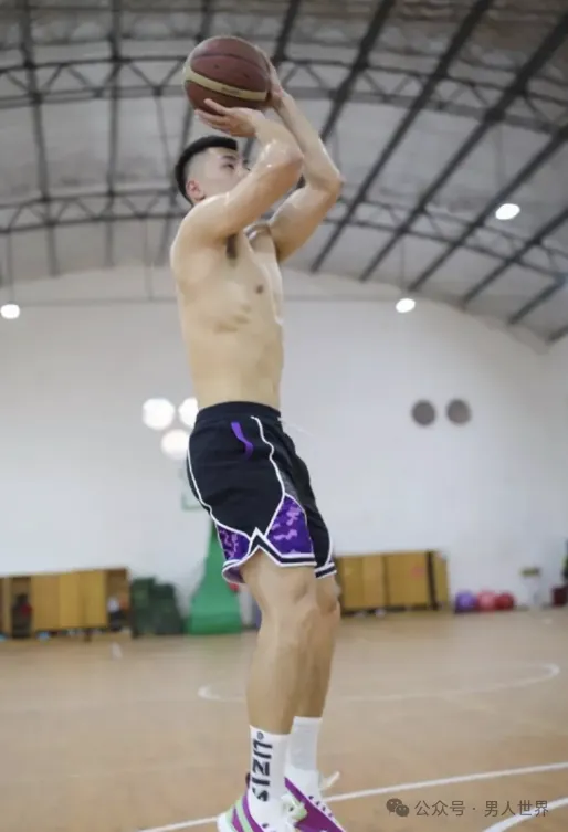 体育学院 196CM 篮球帅哥，小伙没让人失望！