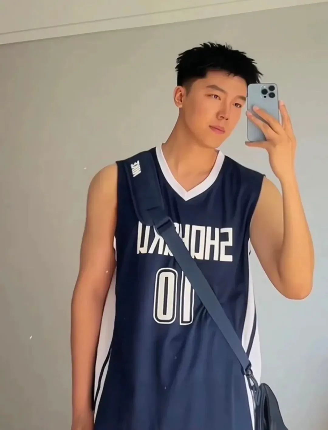 186CM 体育老师穿正装让人太心动！长的太帅了！