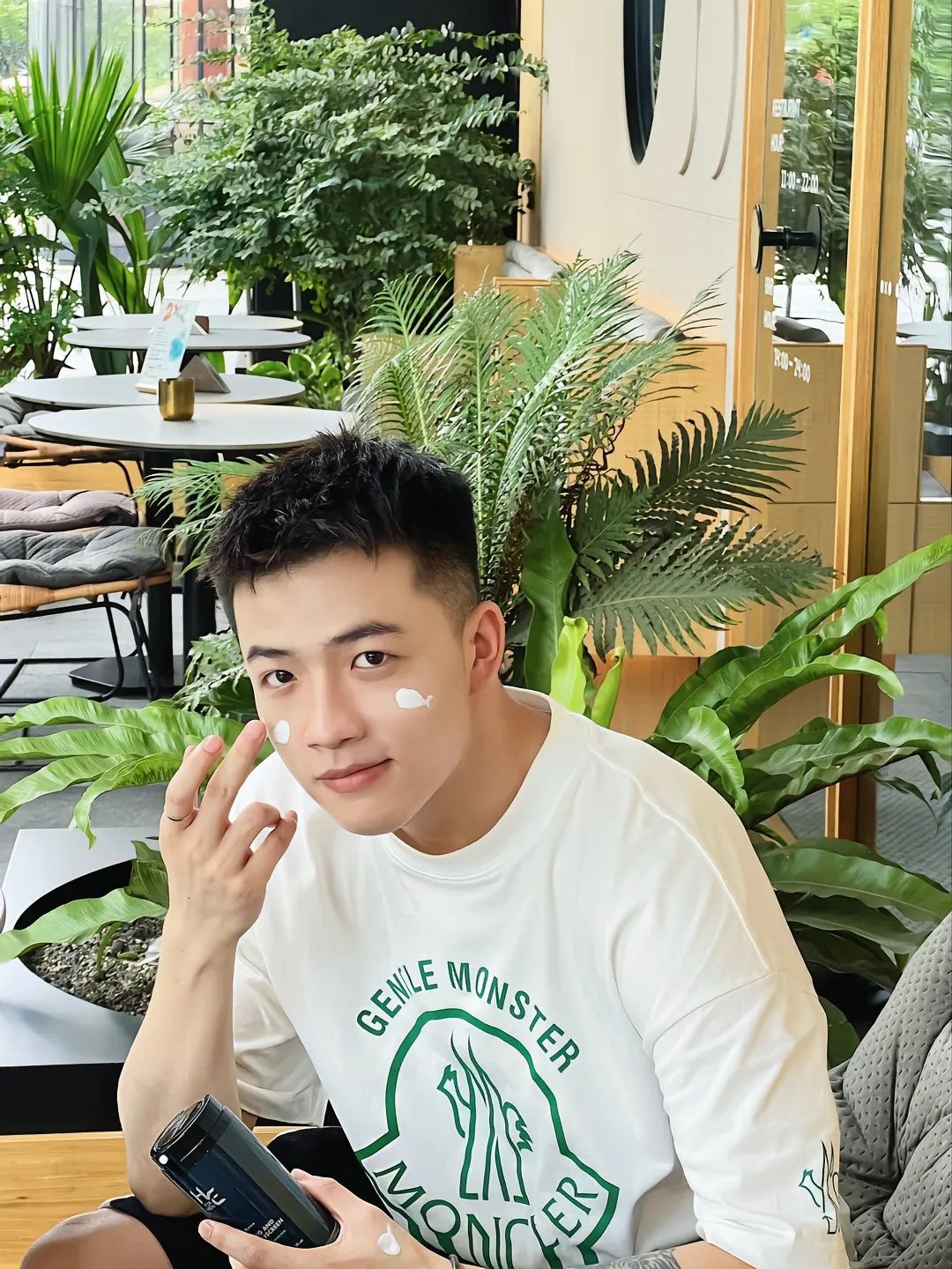 成都这枚体育老师又痞又帅！